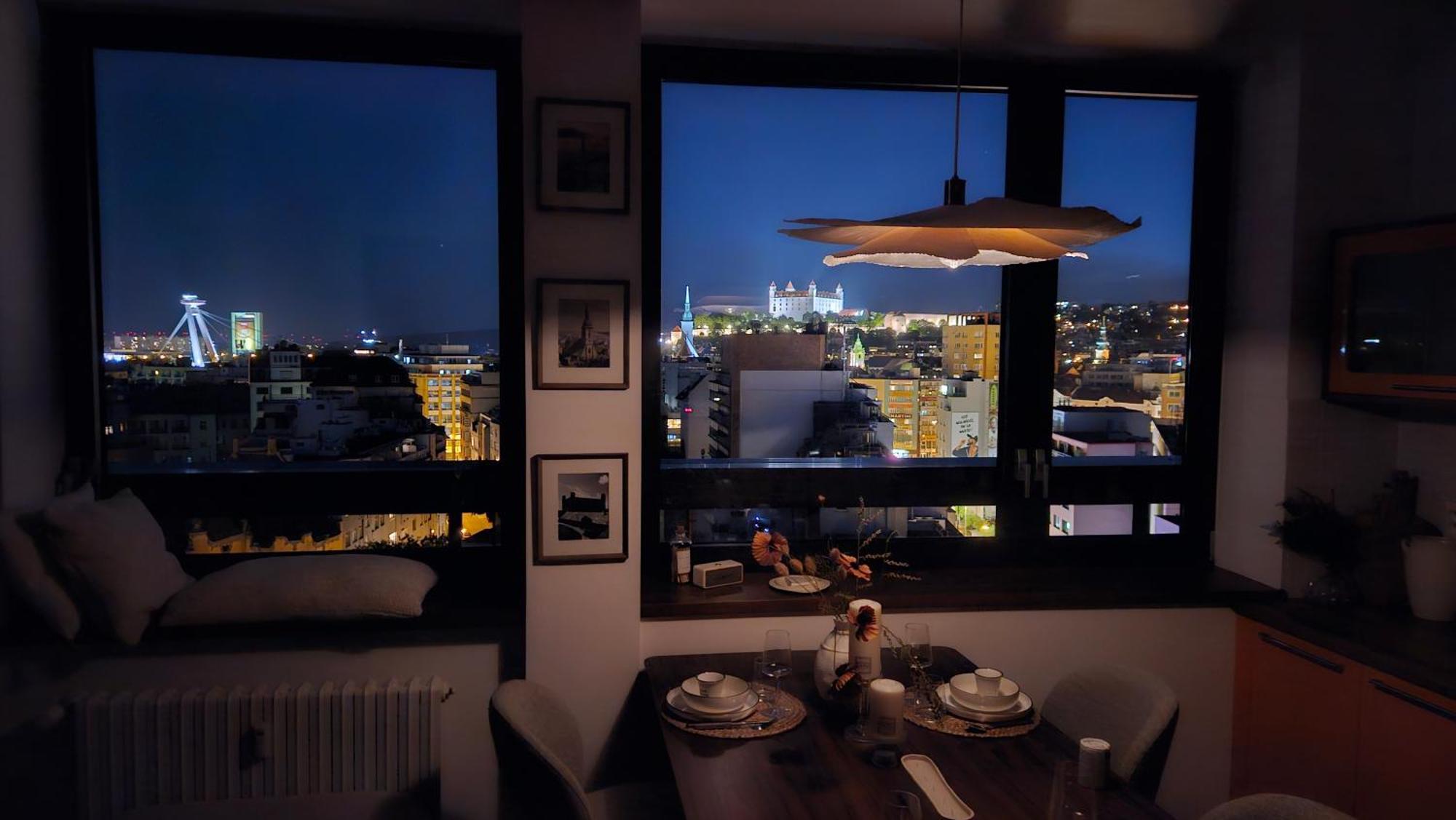 Panorama View Design Apt In Old Town - Free Parking Bratislava Exterior foto